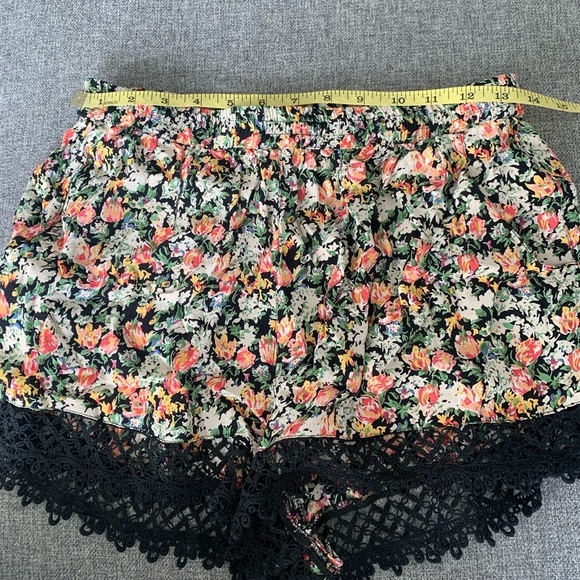 Topshop Flowy Floral High Waist Lace Trim Shorts - Picture 10 of 14
